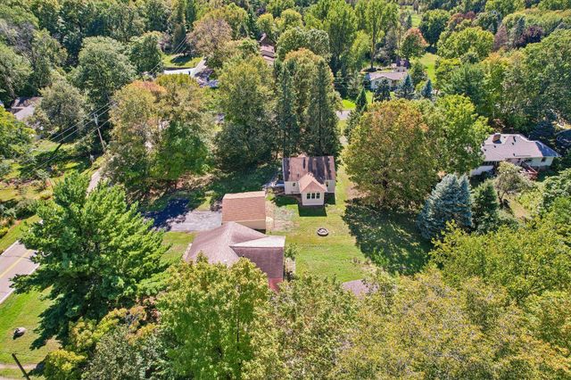 625 Bear Avenue N, Vadnais Heights, MN 55127