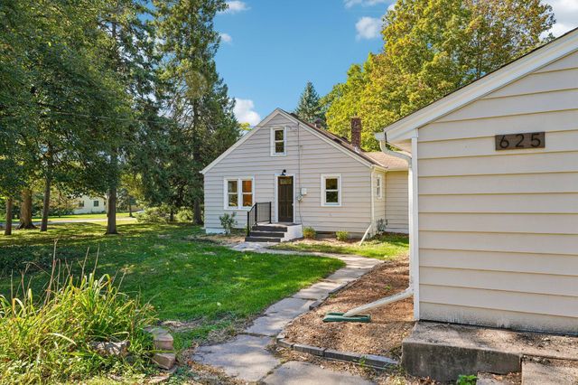 625 Bear Avenue N, Vadnais Heights, MN 55127