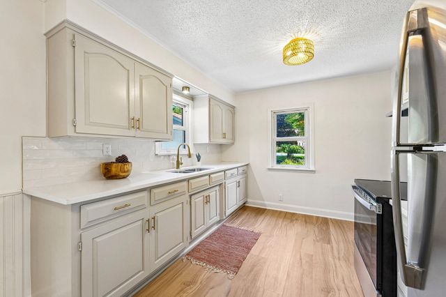 625 Bear Avenue N, Vadnais Heights, MN 55127