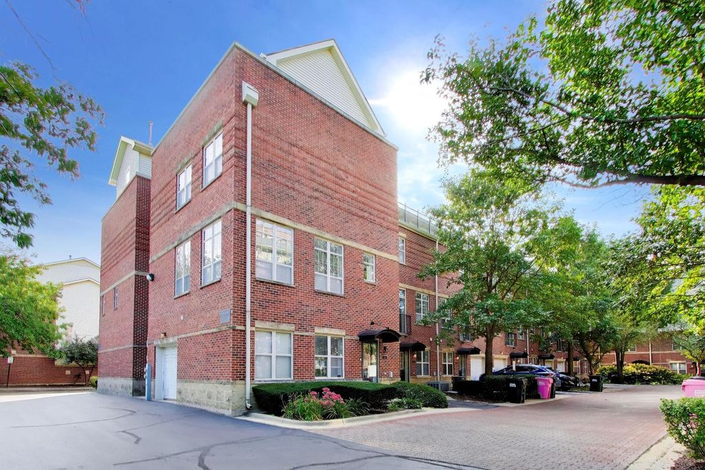 3259 N Bay Court, Chicago, IL 60618 — photo 2
