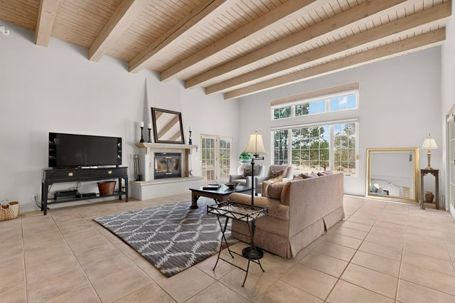 24 Calle Electra, Santa Fe, NM 87508