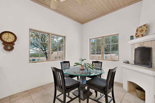 24 Calle Electra, Santa Fe, NM 87508