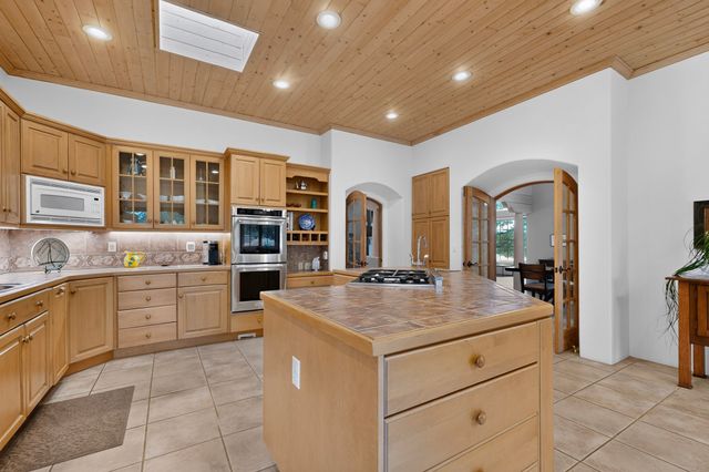 24 Calle Electra, Santa Fe, NM 87508