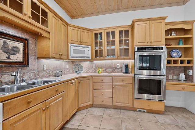 24 Calle Electra, Santa Fe, NM 87508