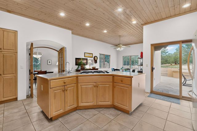24 Calle Electra, Santa Fe, NM 87508