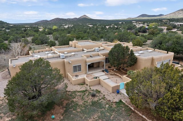 24 Calle Electra, Santa Fe, NM 87508