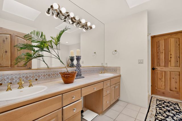 24 Calle Electra, Santa Fe, NM 87508