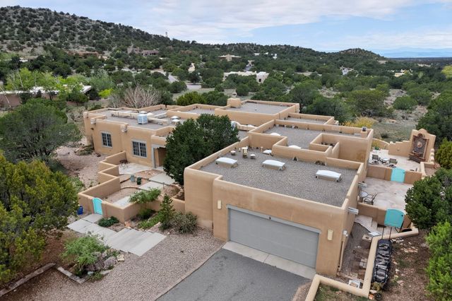 24 Calle Electra, Santa Fe, NM 87508