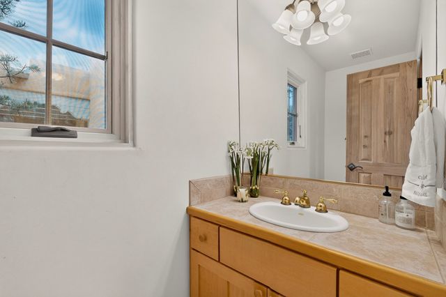 24 Calle Electra, Santa Fe, NM 87508