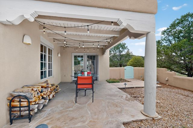 24 Calle Electra, Santa Fe, NM 87508