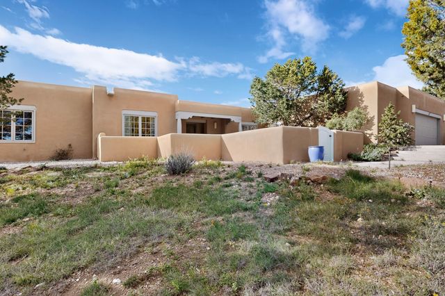 24 Calle Electra, Santa Fe, NM 87508