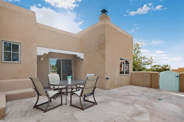 24 Calle Electra, Santa Fe, NM 87508