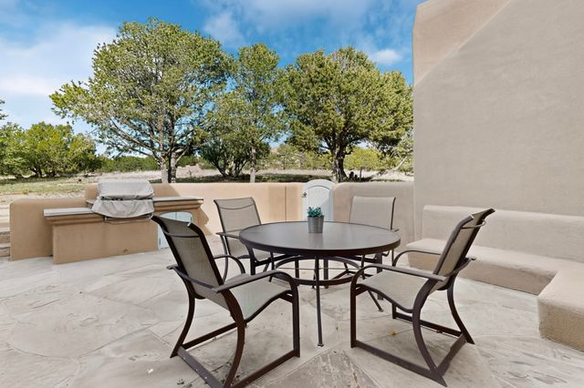 24 Calle Electra, Santa Fe, NM 87508