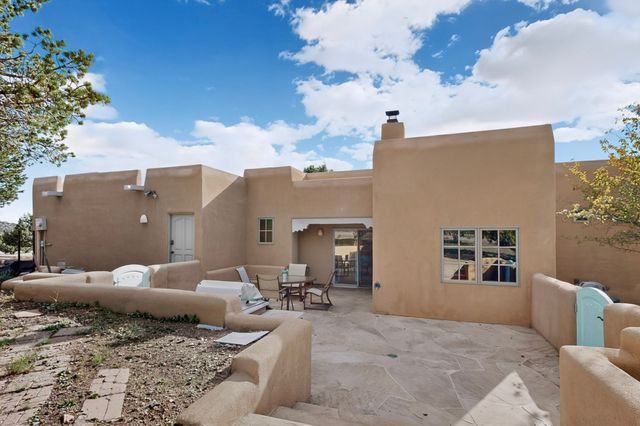 24 Calle Electra, Santa Fe, NM 87508
