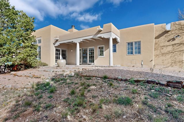 24 Calle Electra, Santa Fe, NM 87508