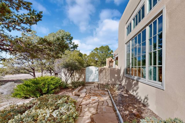 24 Calle Electra, Santa Fe, NM 87508