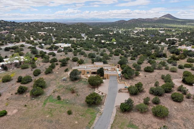 24 Calle Electra, Santa Fe, NM 87508