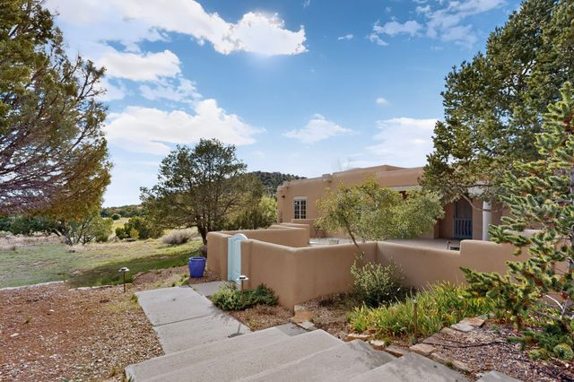 24 Calle Electra, Santa Fe, NM 87508