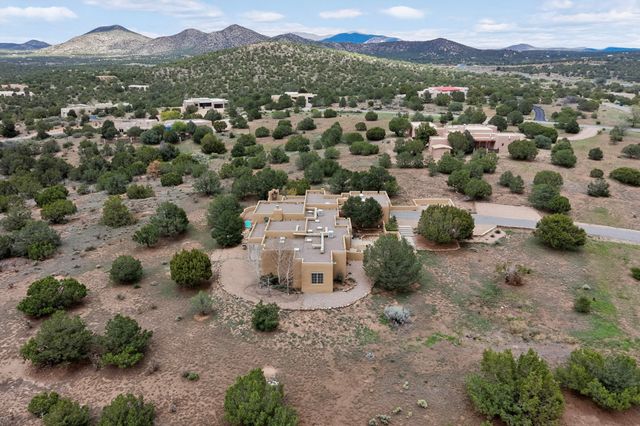 24 Calle Electra, Santa Fe, NM 87508