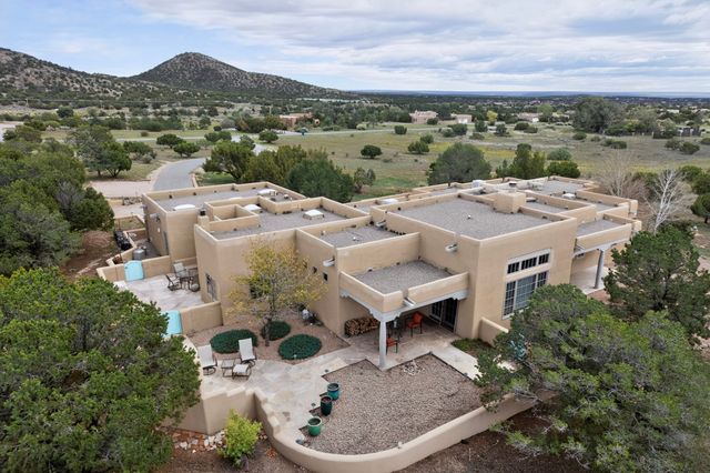 24 Calle Electra, Santa Fe, NM 87508