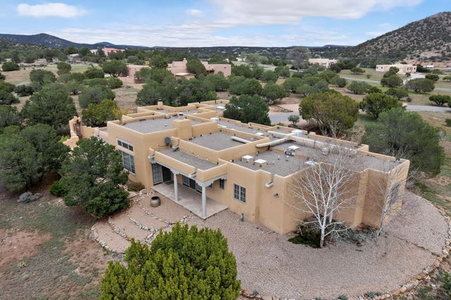 24 Calle Electra, Santa Fe, NM 87508