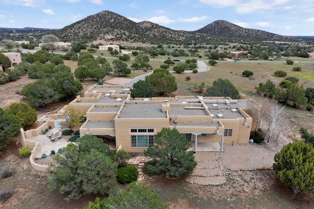 24 Calle Electra, Santa Fe, NM 87508