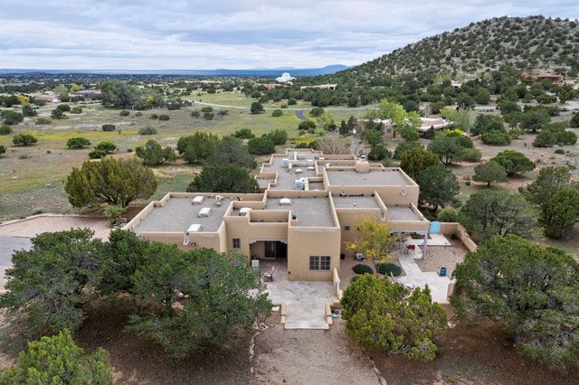24 Calle Electra, Santa Fe, NM 87508