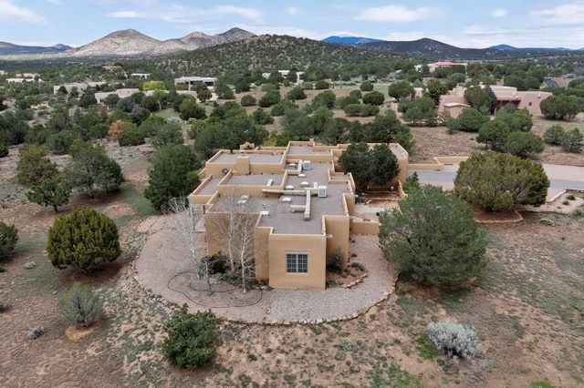 24 Calle Electra, Santa Fe, NM 87508