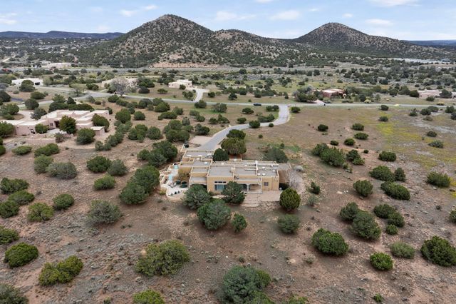 24 Calle Electra, Santa Fe, NM 87508