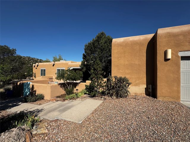 24 Calle Electra, Santa Fe, NM 87508