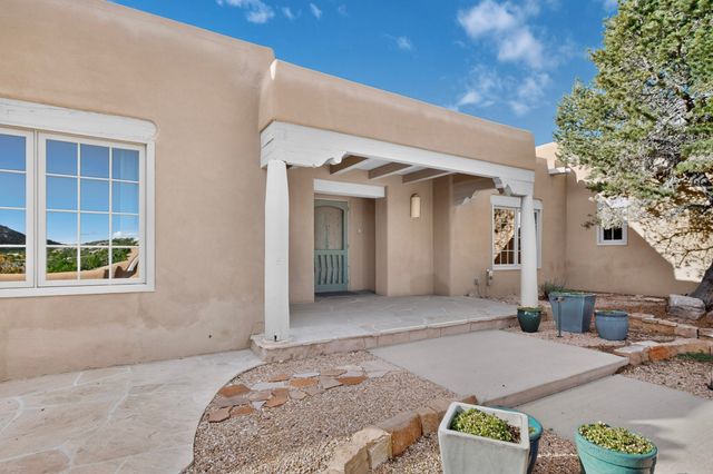 24 Calle Electra, Santa Fe, NM 87508