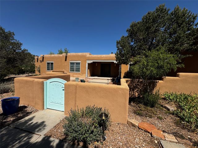 24 Calle Electra, Santa Fe, NM 87508