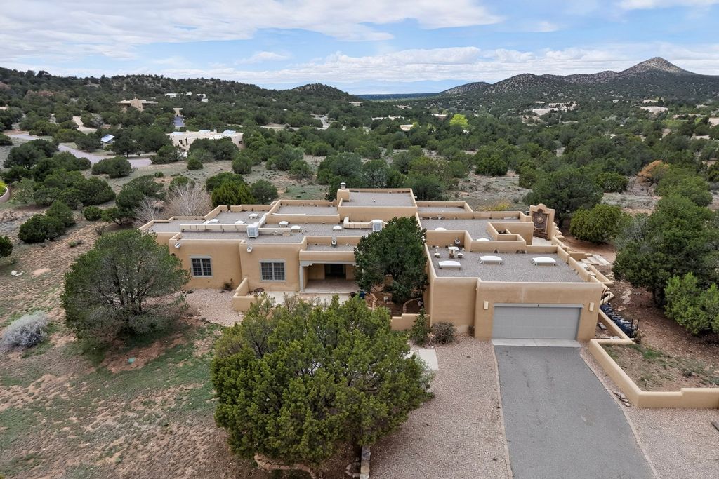 24 Calle Electra, Santa Fe, NM 87508