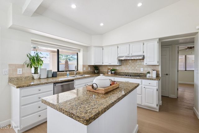 15 E KATHLEEN Road, Phoenix, AZ 85022