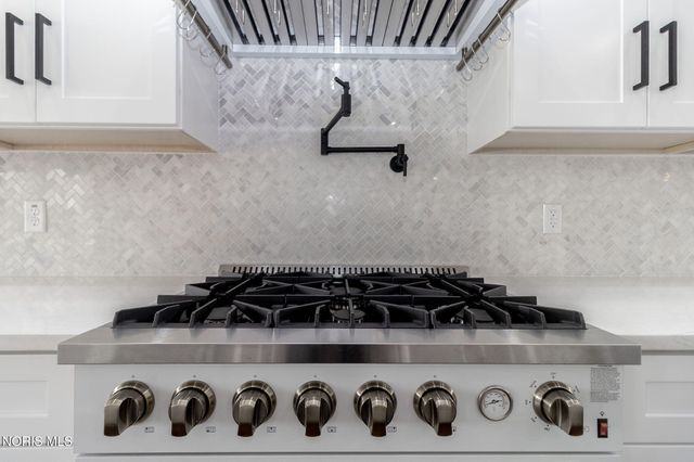 3760 Turtle Creek Drive, Perrysburg, OH 43551