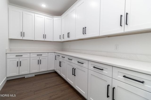 3760 Turtle Creek Drive, Perrysburg, OH 43551