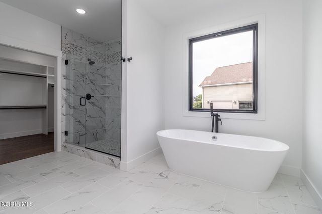 3760 Turtle Creek Drive, Perrysburg, OH 43551