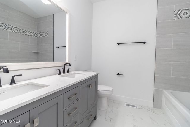 3760 Turtle Creek Drive, Perrysburg, OH 43551