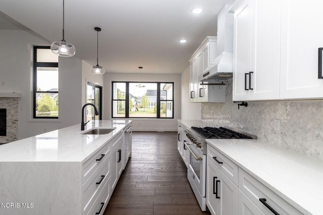 3760 Turtle Creek Drive, Perrysburg, OH 43551