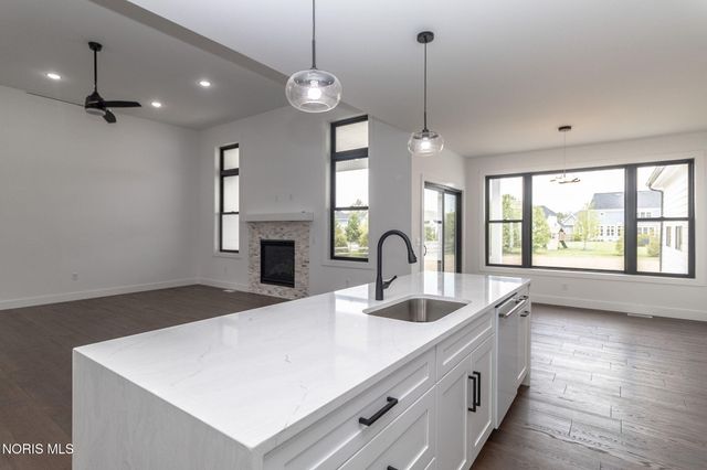 3760 Turtle Creek Drive, Perrysburg, OH 43551