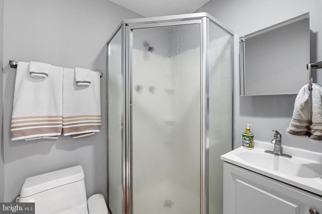 Image 18 of property listing at 5503 FAIR OAKS AVE, Baltimore, MD 21214