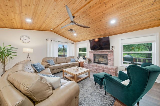 331 Fairway Drive, Weaverville, CA 96093