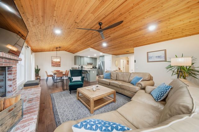 331 Fairway Drive, Weaverville, CA 96093