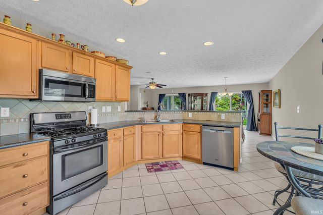 8 Kettle Circle, Lafayette, IN 47905