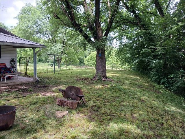 871 SW 301 Road, Chilhowee, MO 64733