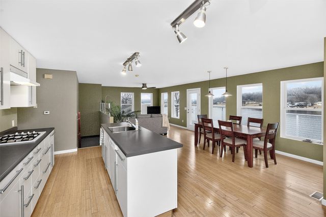 8104 Lakeshore Drive, Dexter, IA 50070