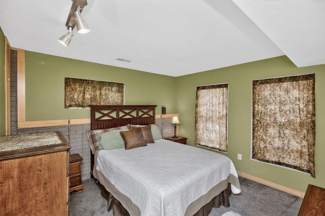 8104 Lakeshore Drive, Dexter, IA 50070