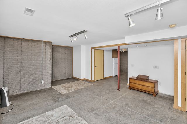 8104 Lakeshore Drive, Dexter, IA 50070