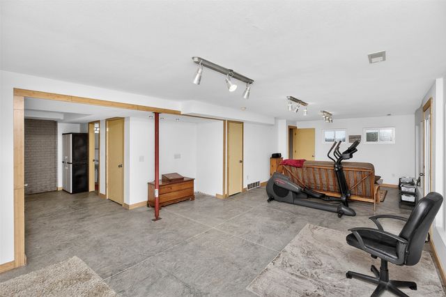8104 Lakeshore Drive, Dexter, IA 50070