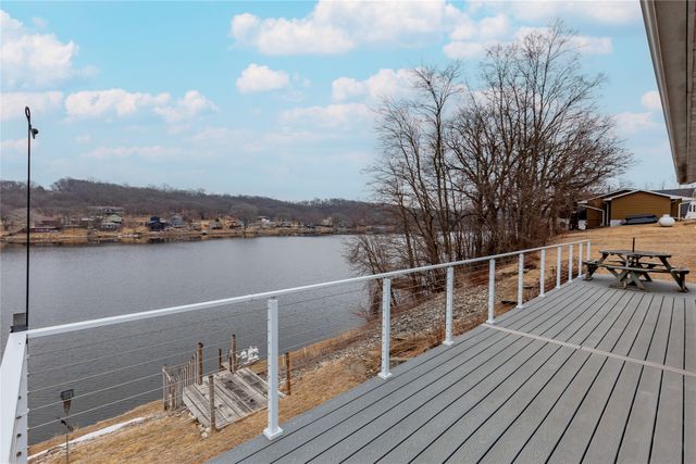 8104 Lakeshore Drive, Dexter, IA 50070